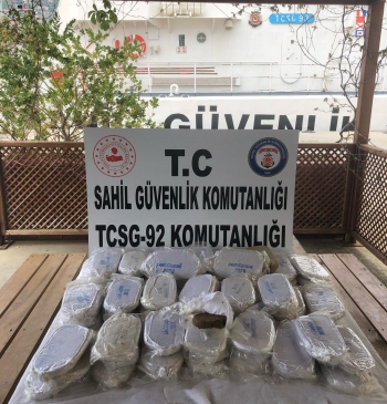 ANTALYA'DA DENİZDE YÜZEN ESRAR YETİŞTİ