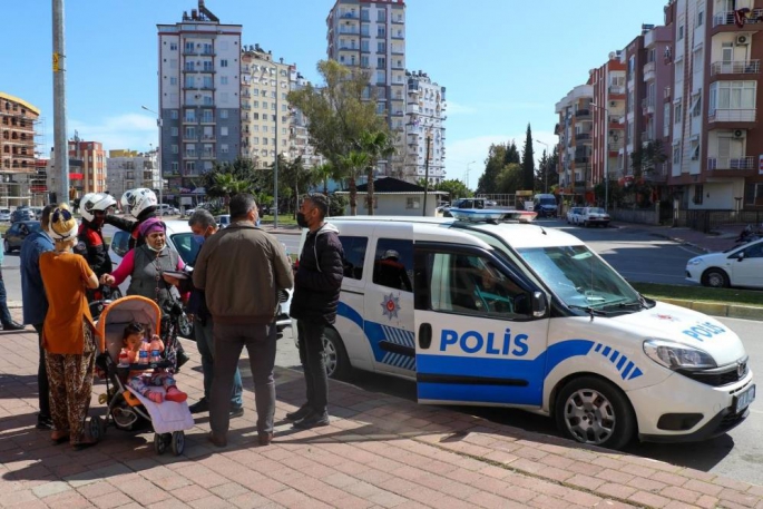 ANTALYA'DA KAPKAÇÇI 2 YAŞINDAKİ ÇOCUĞUN ELİNDEKİ TELEFONU ÇALDI