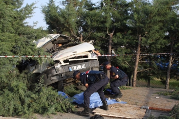 ANTALYA'DA KAZA : 1 ÖLÜ 1 YARALI