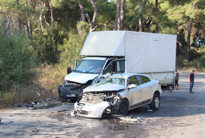 ANTALYA'DA KAZA : 19 YARALI 