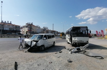 ANTALYA'DA KAZA : 2 YARALI