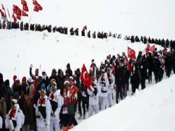 ŞEHİTLERİMİZE YÜRÜDÜK !