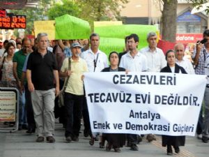 <font color=red>ANTALYA CEZAEVİNDE ÇOCUKLARA TECAVÜZ !</font>
