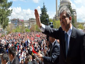 <font color=red>GÜL 'TÜRKİYE'DEKİ OLAYLAR ORTADOĞU'DAKİNDEN FARKLI'</font>
