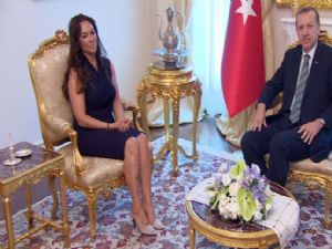 <font color=red>HÜLYA AVŞAR KİM OLUYOR Kİ !</font>