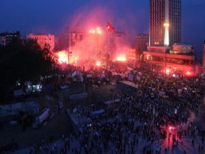 <font color=red>ODABAŞI 'HÜKÜMET KENDİ İNSANLARINI ÖLDÜRÜYOR'</font>