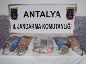 <font color=red>YOLCU OTOBÜSÜNDE UYUŞTURUCU</font>