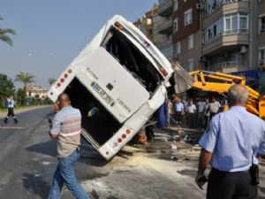 <font color=red>TURİST OTOBÜSÜ KAZASI : 2 ÖLÜ 21 YARALI</font>