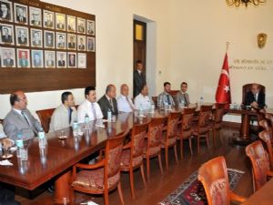 <font color=red>MÜFTÜLER VALİLİK'TE</font>