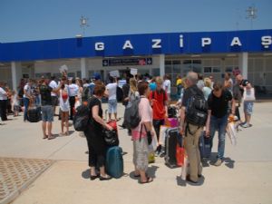 <font color=red>GAZİPAŞA HAVALİMANI’NI 4 AYDA 135 BİN KİŞİ KULLANDI</font>