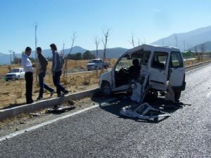 KORKUTELİ’NDE FECİ KAZA : 1 ÖLÜ 3 YARALI