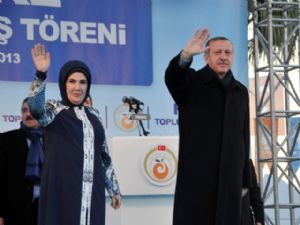 BAŞBAKAN “TÜRKİYE, KÜLLERİNDEN AYAĞA KALKIYOR”