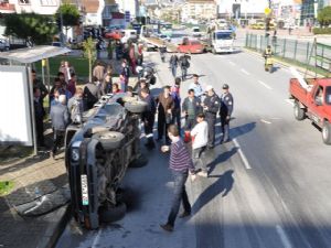 KIRMIZI IŞIK İHLALİ YAPAN SÜRÜCÜ ARACINI BIRAKIP KAÇTI