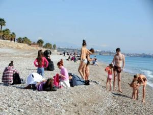 ANTALYA'DA YAZDAN KALMA GÜNLER YAŞANIYOR 