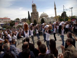 ANTALYALI SANATÇILARDAN TÜSAK'A  PROTESTO