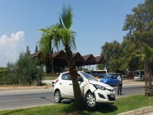 MANAVGAT’TA TRAFİK KAZASI : 1 YARALI