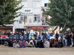 ANTALYA'DA HDP ÇADIRINA POLİS ENGELİ