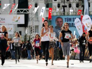 ANTALYA'LI KADINLARIN TOPUKLU YARIŞI