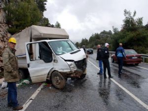 ANTALYA'DA KAZA : 5 YARALI