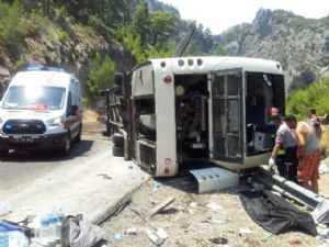 ANTALYA'DA TIR ve OTOBÜS ÇARPIŞTI