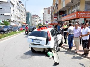 POLİS'TEN KAÇARKEN KAZA YAPTI