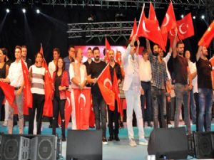 POLAT YAĞCI ve ÜNLÜ SANATÇILAR DEMOKRASİ NÖBETİ İÇİN ANTALYA'DA