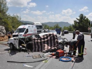 ANTALYA'DA FECİ KAZA ANNE VE BEBEĞİ ÖLDÜ