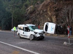 KEMER'DE KAZA 1'İ AĞIR 16 YARALI