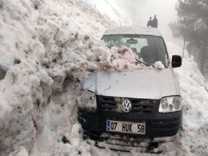 ALANYA'DA OTOMOBİL'E ÇIĞ DÜŞTÜ