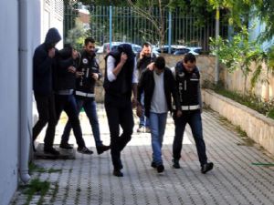 ANTALYA'DA DOLANDIRICI ÇETESİ YAKALANDI