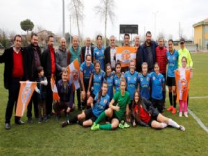 KADIN FUTBOLCULARDAN ANTALYA'DA GOL SHOW