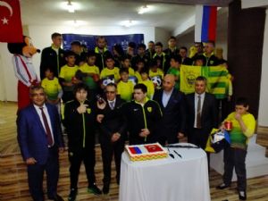 RUS FUTBOLCULAR'DAN ANTALYA'YA DOSTLUK HEDİYESİ