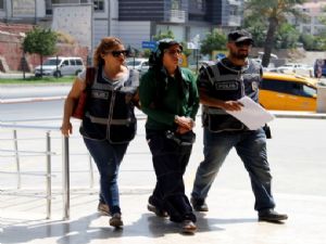 PKK'LI KADIN TERÖRİST ANTALYA'DA YAKALANDI